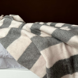 Единично вълнено одеяло, размер 150х210, в сиво и бяло